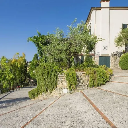 Beautiful Family With Heated Pool 5 Br Lerici