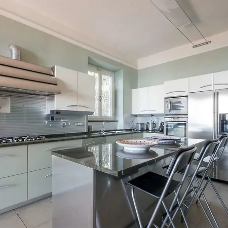 Beautiful Family With Heated Pool 5 Br Lerici